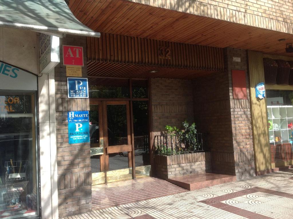 Pension Pasadena Pamplona Exteriör bild